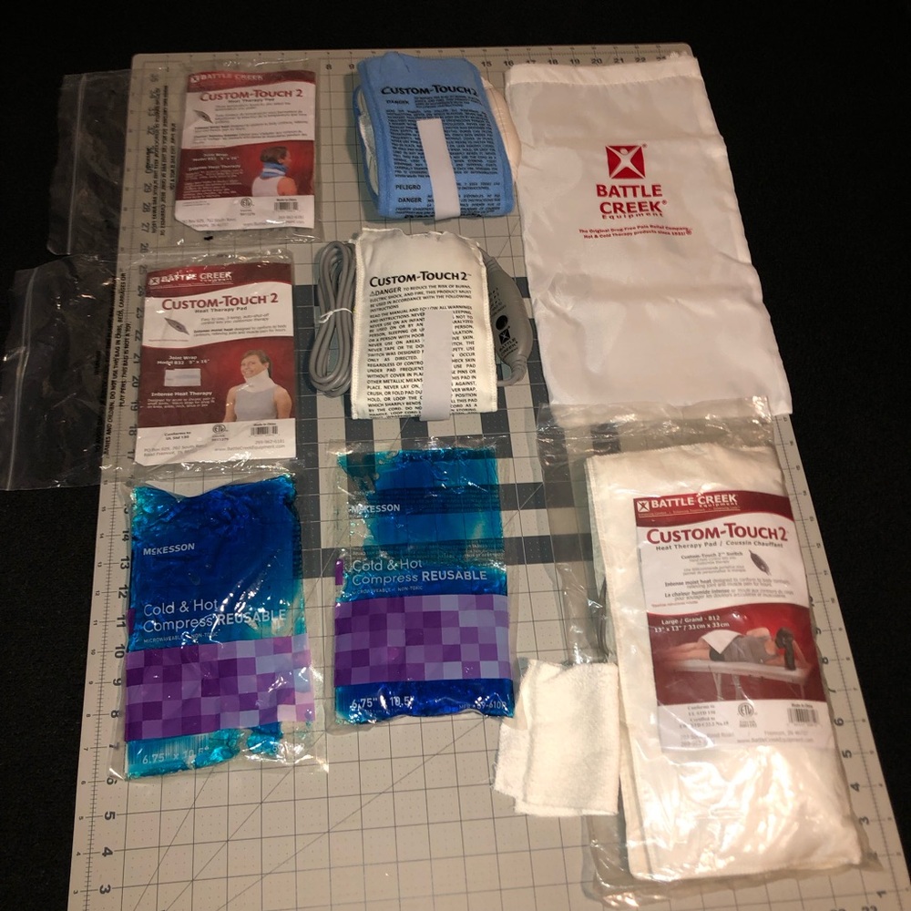 3 Heating Pads & 2 Hot/Cold Packs. NEW. Never Used. Battle Creek Equipment. - Picture 9 of 9